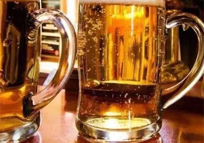 啤酒和白酒哪個對身體危害大？