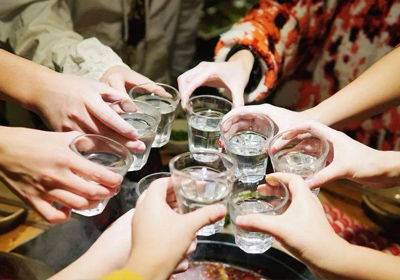 白酒優(yōu)劣怎么看？瀘旗酒業(yè)教你三招學(xué)會挑好酒